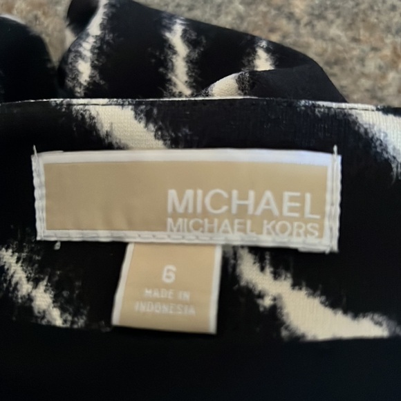 Michael Kors skirt, size 6 - Picture 7 of 8